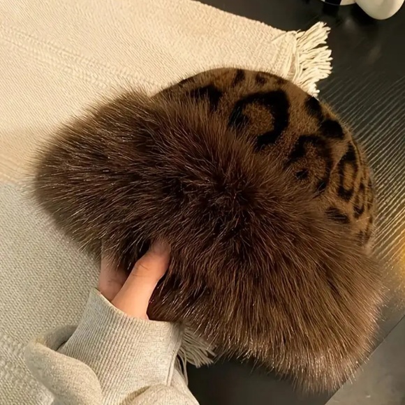 Leopard Print Faux Fur Hat - Picture 3 of 4